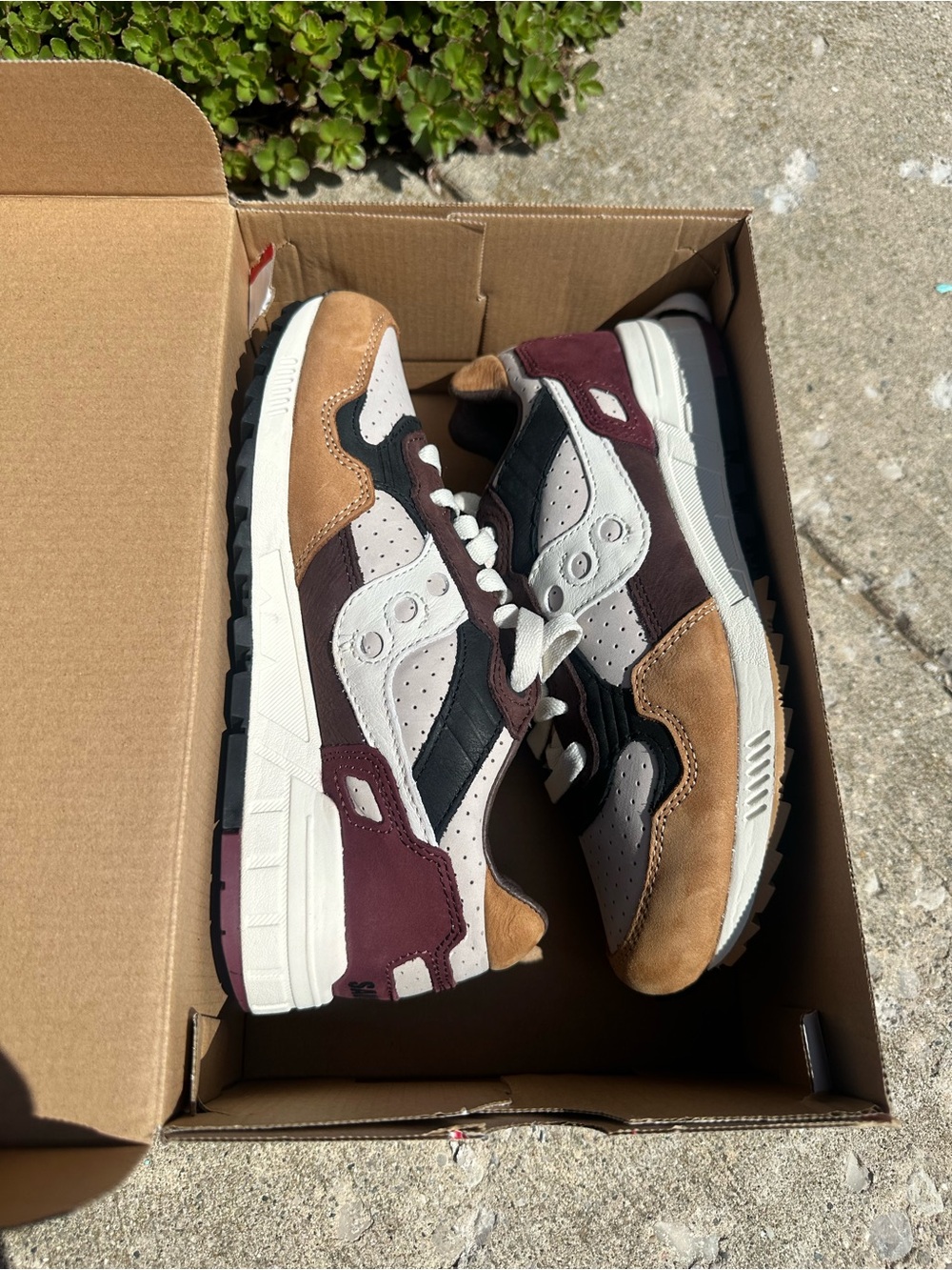 New with box!! Saucony Shadow 5000 Sneakers Women’s Size 7 - Picture 2 of 9